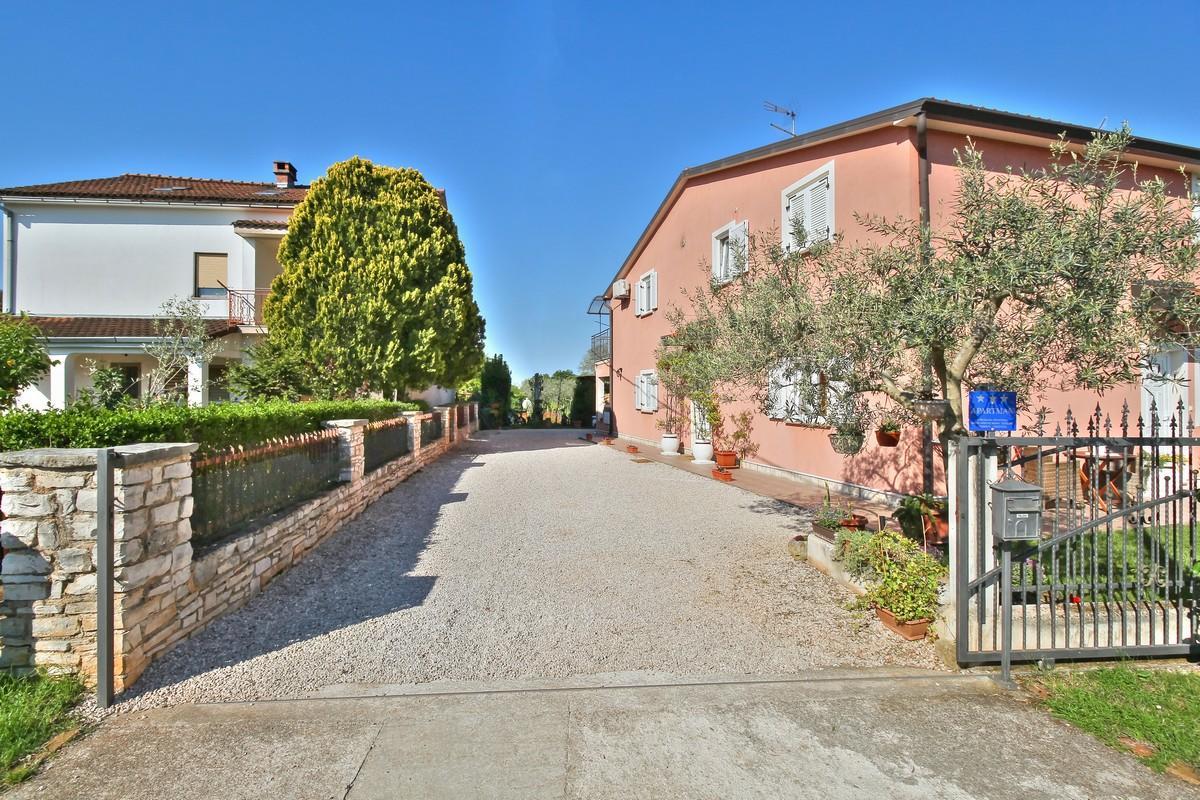 Lorena Apartments Umag Bagian luar foto